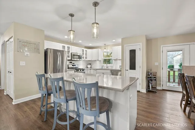 $515,000 | 2221 Woodland Circle, Naperville, IL 60565