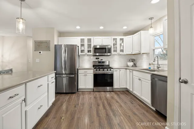 $515,000 | 2221 Woodland Circle, Naperville, IL 60565