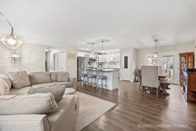 $515,000 | 2221 Woodland Circle, Naperville, IL 60565