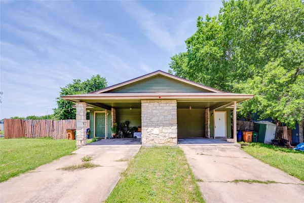 $1,300 | 5208 Bogey Court, Unit B, Austin, TX 78744