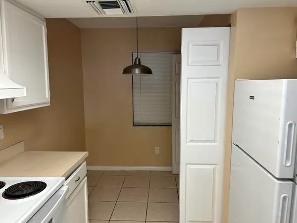 $1,600 | 2513 South 17th Street, Unit 207, Fort Pierce, FL 34982