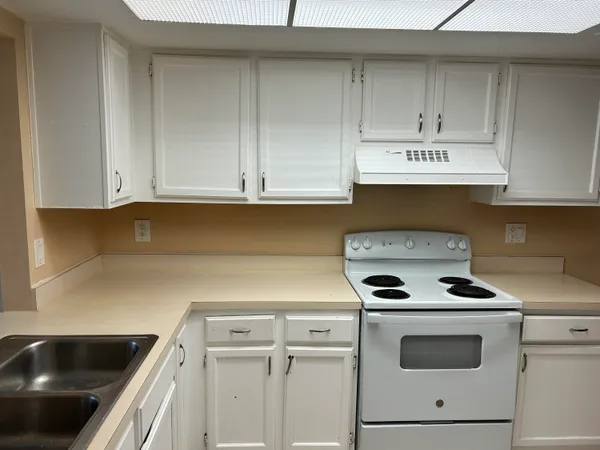 $1,600 | 2513 South 17th Street, Unit 207, Fort Pierce, FL 34982
