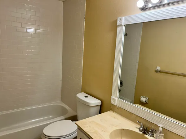 $1,600 | 2513 South 17th Street, Unit 207, Fort Pierce, FL 34982
