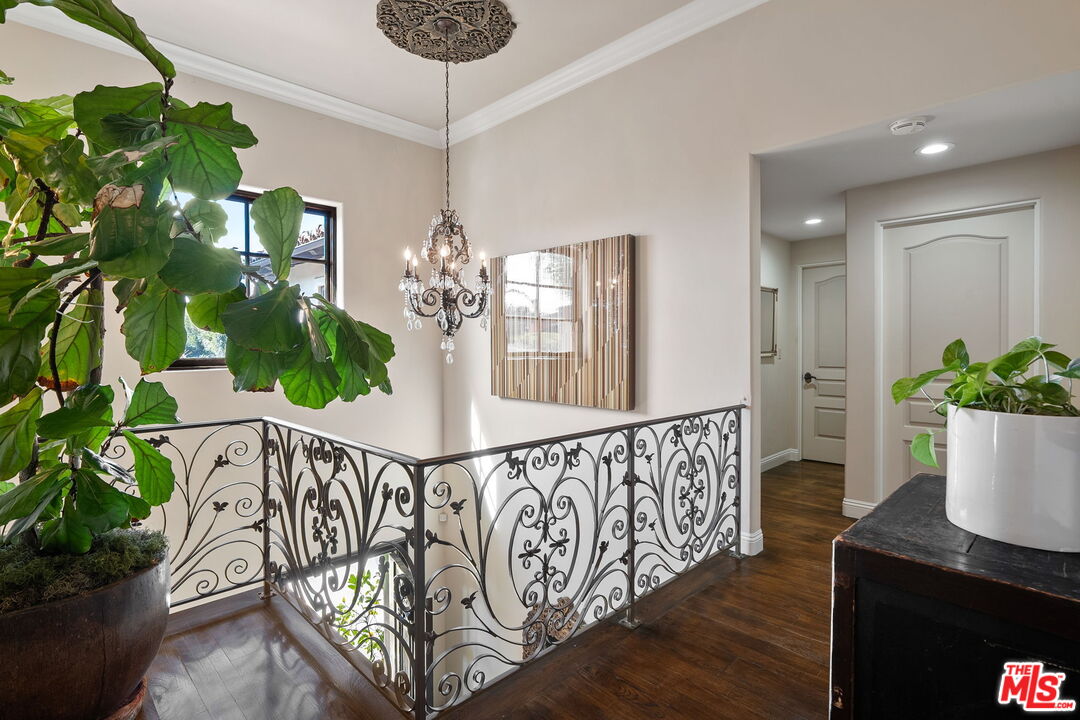 1618 Stradella Road Los Angeles, CA 90077 - Photo 23 of 43