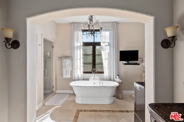 $30,000 | 1618 Stradella Road, Los Angeles, CA 90077