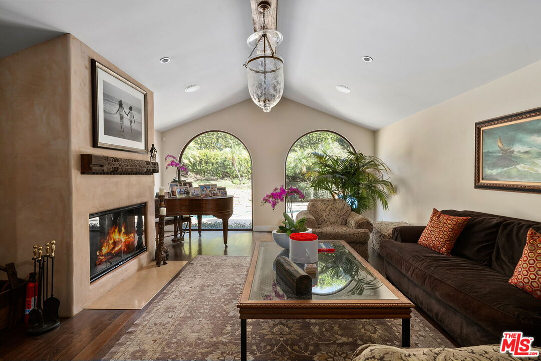 1618 Stradella Road Los Angeles, CA 90077 - Photo 4 of 43