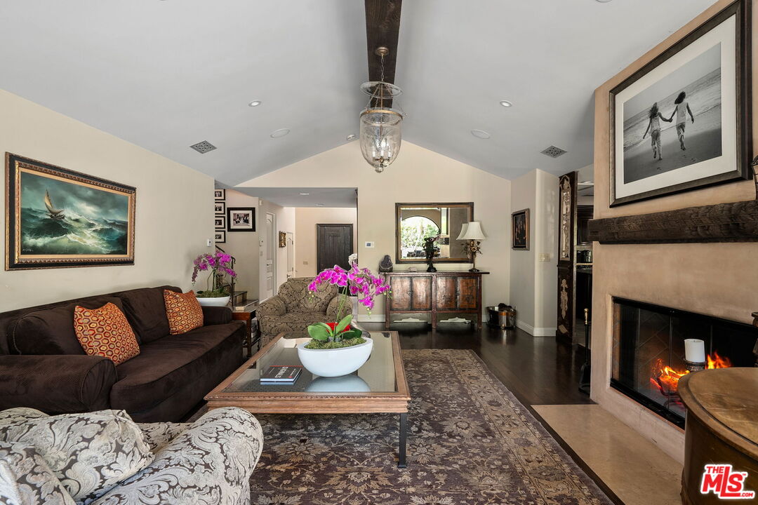 1618 Stradella Road Los Angeles, CA 90077 - Photo 6 of 43