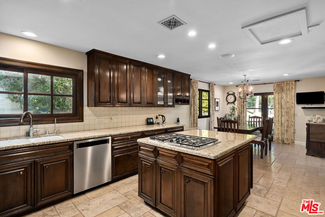 1618 Stradella Road Los Angeles, CA 90077 - Photo 10 of 43