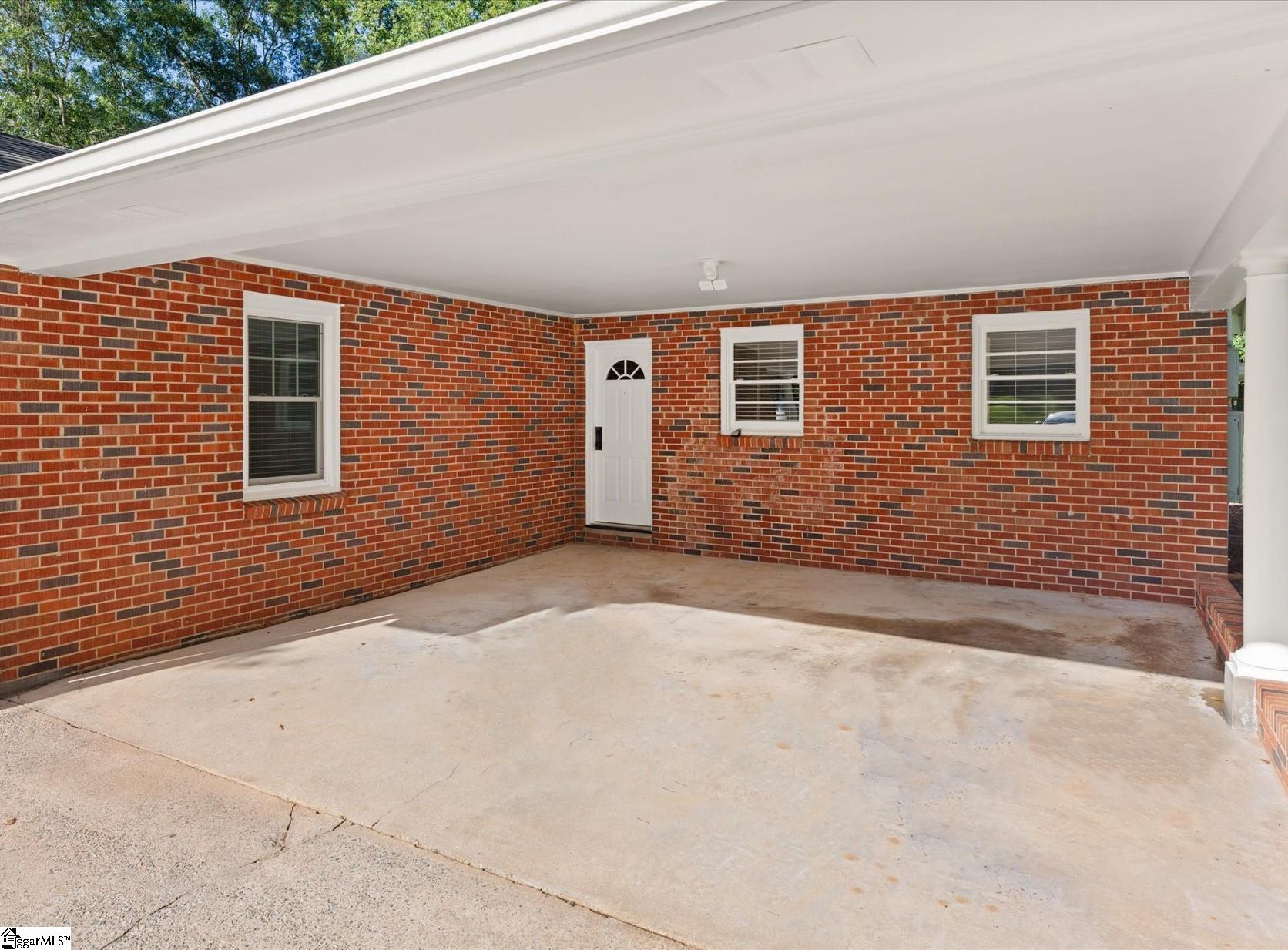 502 Hunts Bridge Road Greenville, SC 29617 - Photo 3 of 36