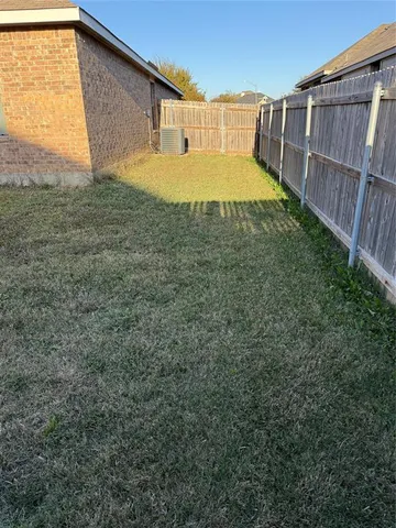 a view of a backyard with backyard