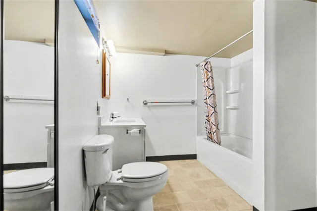 $299,900 | 2349 36th Street Southwest, Wyoming, MI 49519