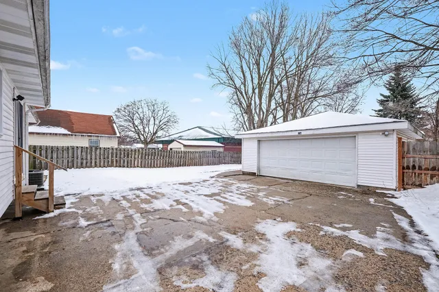 $299,900 | 2349 36th Street Southwest, Wyoming, MI 49519