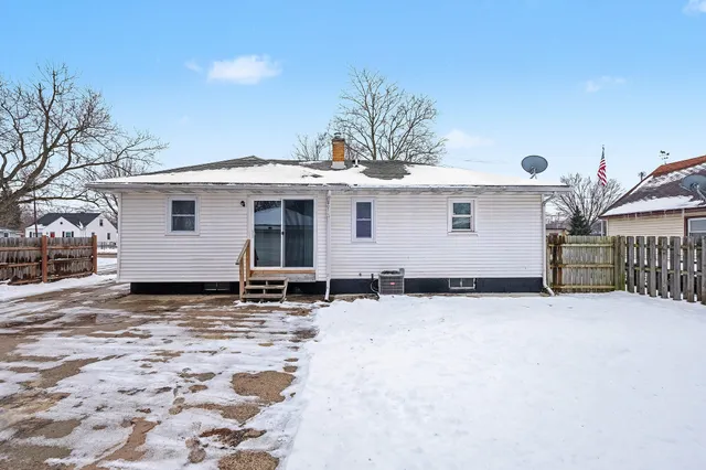 $299,900 | 2349 36th Street Southwest, Wyoming, MI 49519