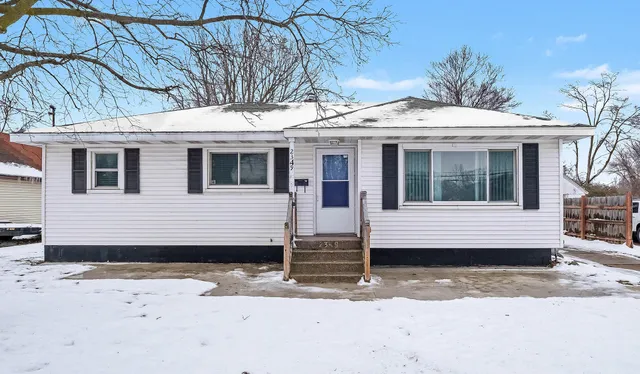 $299,900 | 2349 36th Street Southwest, Wyoming, MI 49519