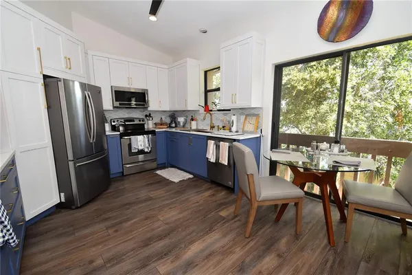 $2,500 | 1631 Starling Drive, Unit 204, Sarasota, FL 34231