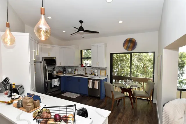 $2,500 | 1631 Starling Drive, Unit 204, Sarasota, FL 34231