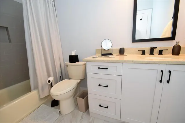 $2,500 | 1631 Starling Drive, Unit 204, Sarasota, FL 34231