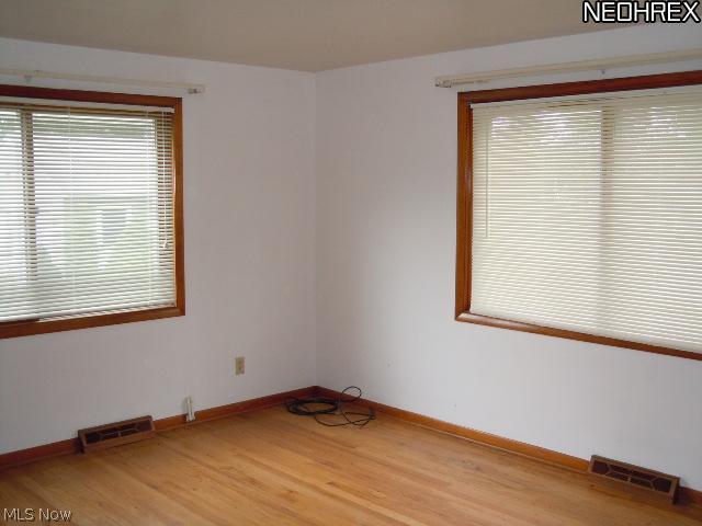 21863 Louis Road Bedford, OH 44146 - Photo 17 of 25 Unit 3 living room