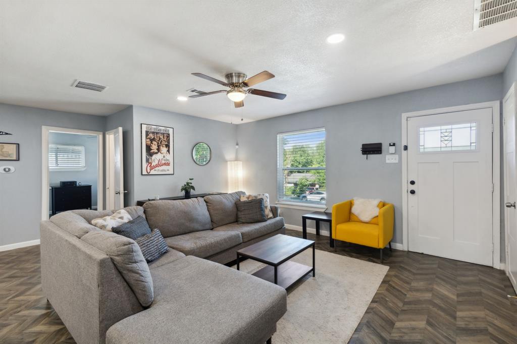 2630 Springvale Drive Farmers Branch, TX 75234 - Photo 4 of 25