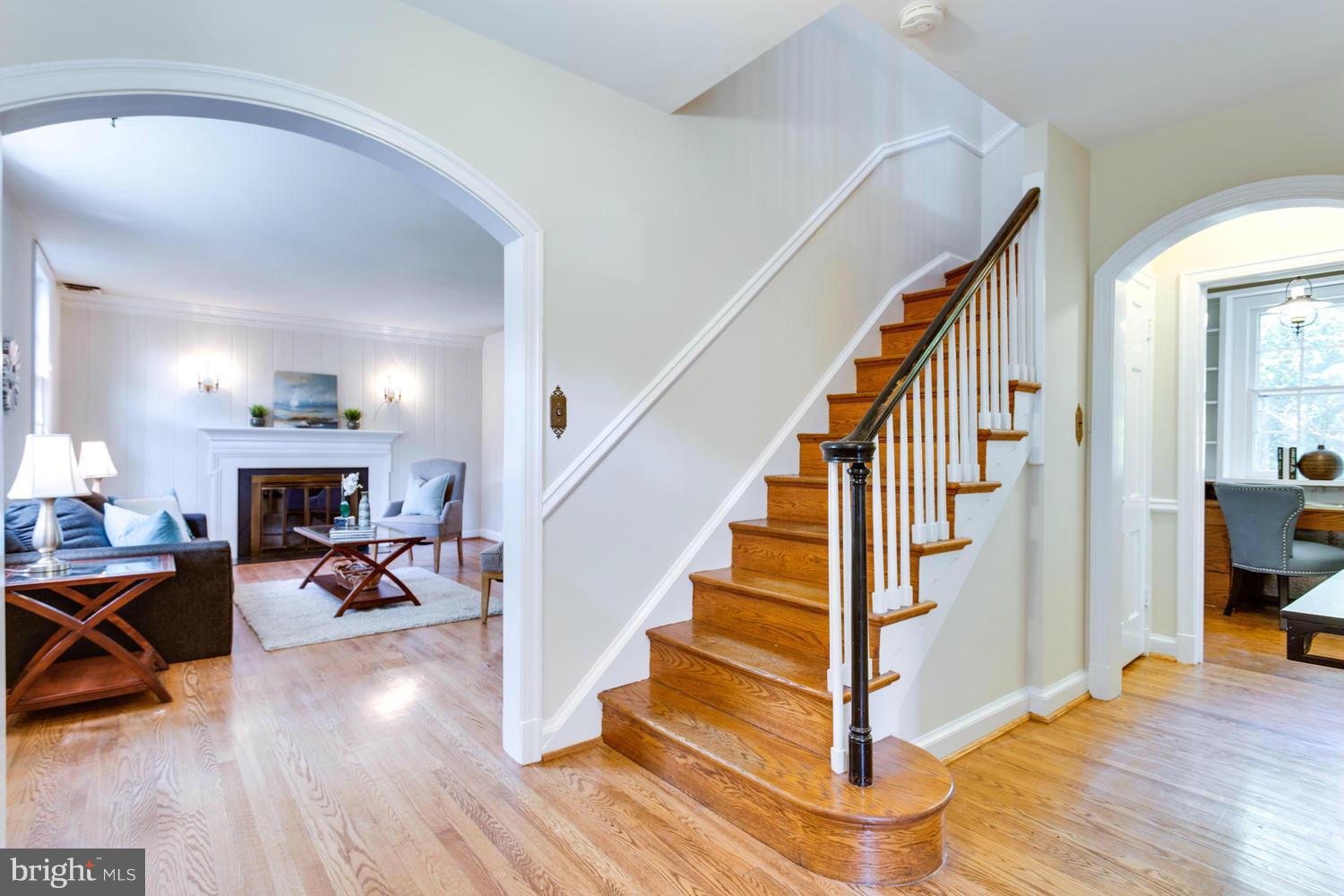 5315 Wriley Road Bethesda, MD 20816 - Photo 2 of 21 Entryway