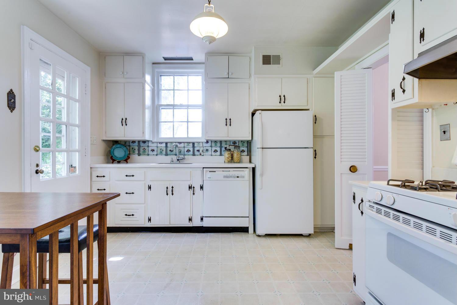 5315 Wriley Road Bethesda, MD 20816 - Photo 7 of 21 Kitchen
