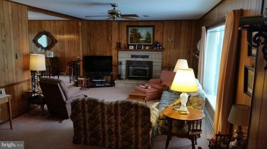 1332 Pious Ridge Road Berkeley Springs, WV 25411 - Photo 18 of 30 Living Room
