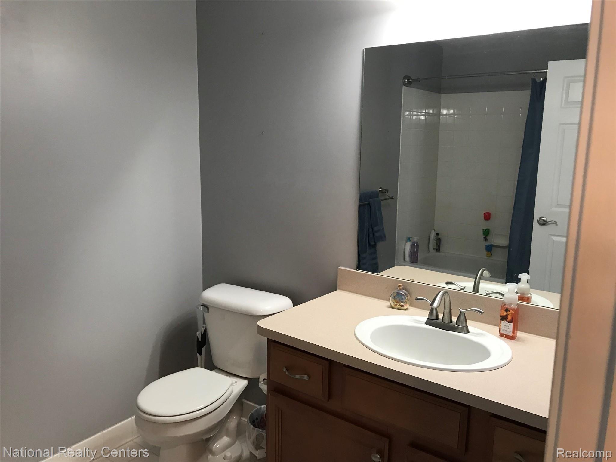 46159 Rhodes Drive Macomb, MI 48044 - Photo 22 of 27 IMG_1964.JPG
