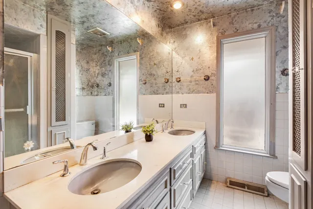 $775,000 | 215 East Orchard Street, Arlington Heights, IL 60005