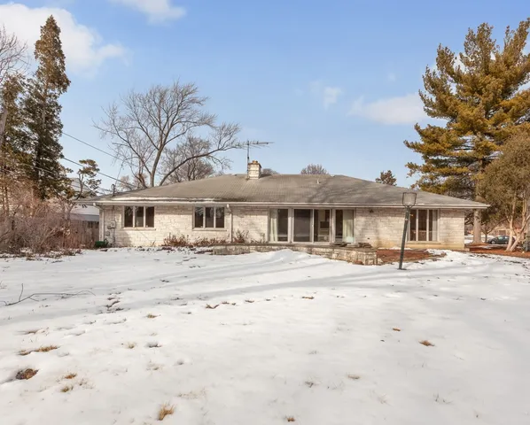 $775,000 | 215 East Orchard Street, Arlington Heights, IL 60005