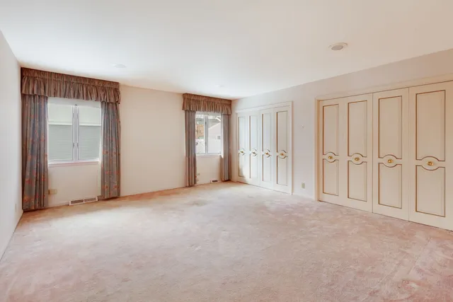 $775,000 | 215 East Orchard Street, Arlington Heights, IL 60005