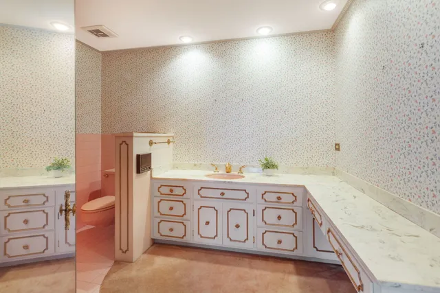 $775,000 | 215 East Orchard Street, Arlington Heights, IL 60005