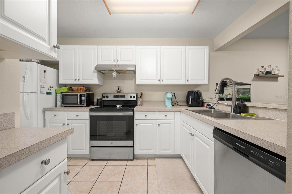2362 Southwest 42nd Way, Unit 165 Gainesville, FL 32607 - Photo 7 of 26 Gallery Image 7