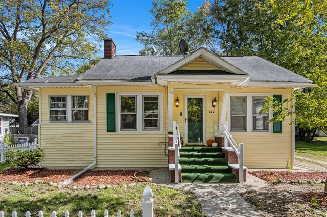 $199,500 | 117 South Adams Street, Lawton, MI 49065