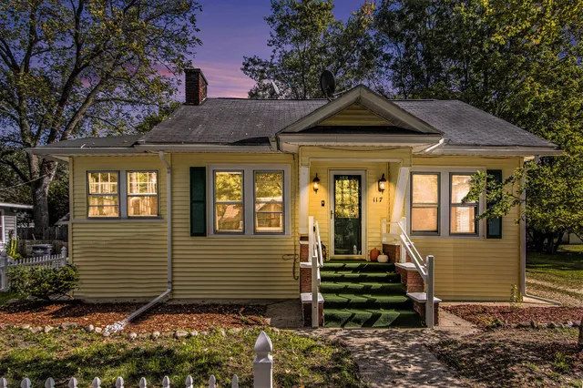 $199,500 | 117 South Adams Street, Lawton, MI 49065