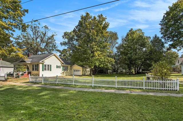 $199,500 | 117 South Adams Street, Lawton, MI 49065