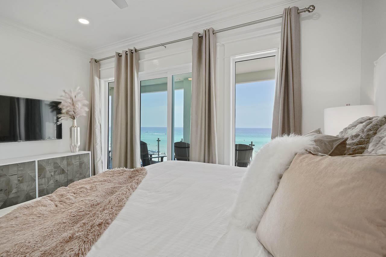 132 Sandprint Circle Destin, FL 32541 - Photo 43 of 117 a bedroom with a large bed and a large mirror