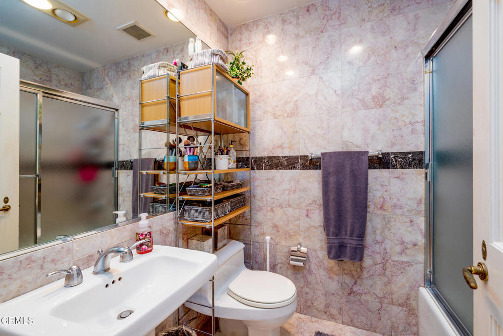 10724 Wilshire Boulevard, Unit 607 Los Angeles, CA 90024 - Photo 13 of 33 a bathroom with a sink toilet and shower