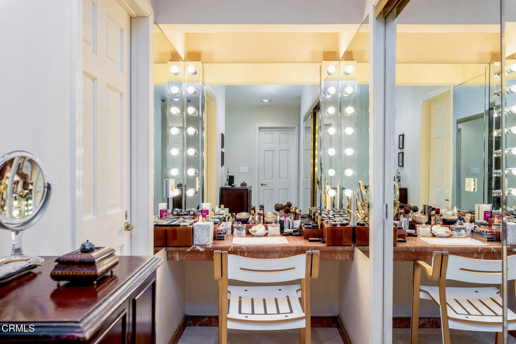 10724 Wilshire Boulevard, Unit 607 Los Angeles, CA 90024 - Photo 27 of 33 a very nice looking living room with a large window and a clock