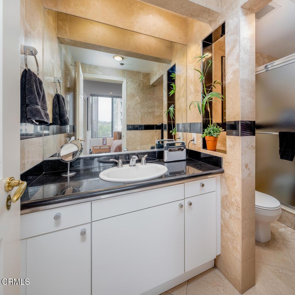 10724 Wilshire Boulevard, Unit 607 Los Angeles, CA 90024 - Photo 8 of 33 a bathroom with a sink and a mirror