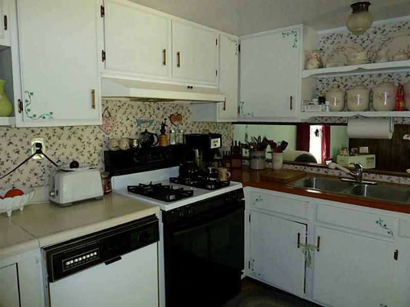 43 Poore Road Boothbay, ME 04544 - Photo 17 of 29 Kitchen.