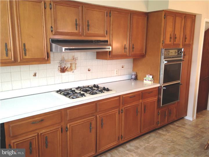 682 Mueller Road Warminster, PA 18974 - Photo 4 of 15 Gallery Image 4