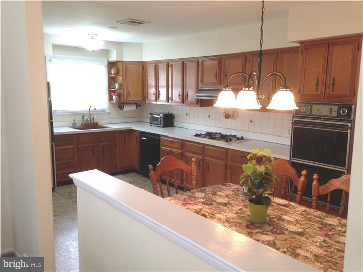 682 Mueller Road Warminster, PA 18974 - Photo 5 of 15 Gallery Image 5
