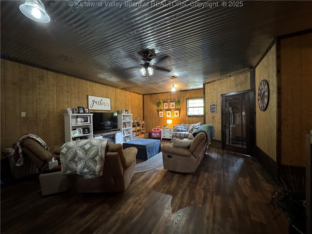 3902 Poca River Road South Poca, WV 25159 - Photo 12 of 49 Family Room