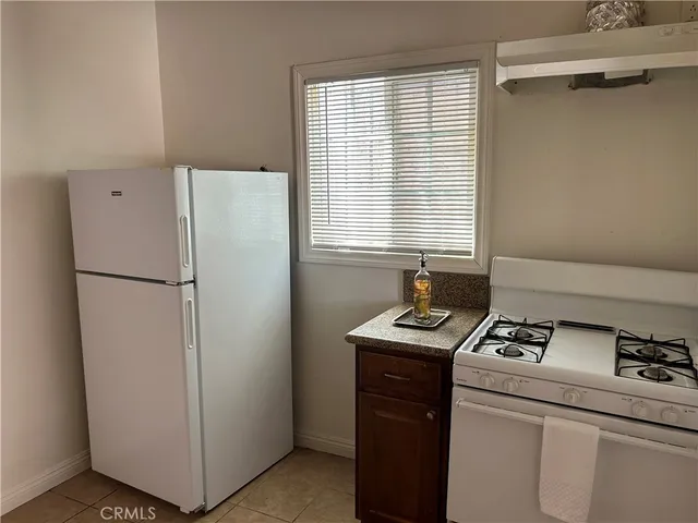 $2,400 | 7049 Alabama Avenue, Canoga Park, CA 91303