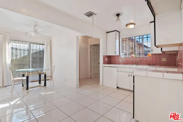 $940,000 | 711 North Priscilla Lane, Burbank, CA 91505