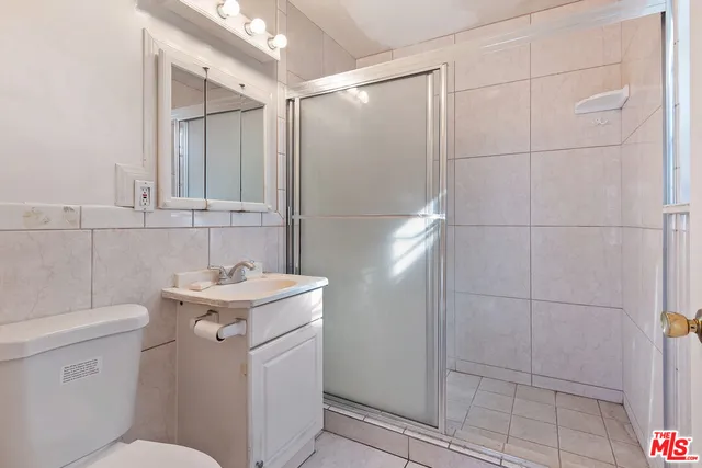 $940,000 | 711 North Priscilla Lane, Burbank, CA 91505