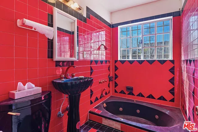 $940,000 | 711 North Priscilla Lane, Burbank, CA 91505