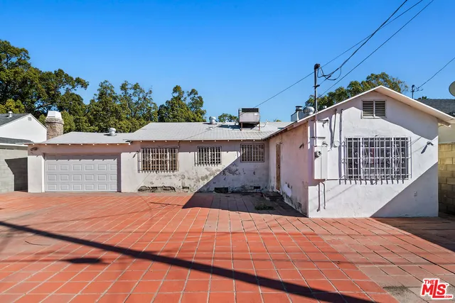$940,000 | 711 North Priscilla Lane, Burbank, CA 91505