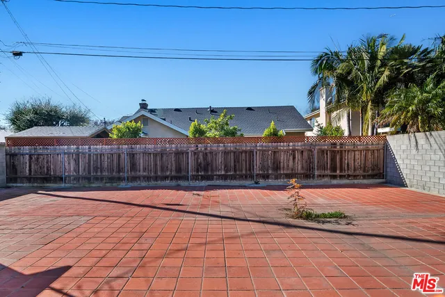 $940,000 | 711 North Priscilla Lane, Burbank, CA 91505