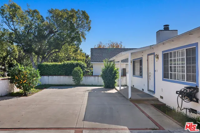 $940,000 | 711 North Priscilla Lane, Burbank, CA 91505